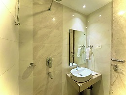 Hotel KUBER PALACE - Sea beach & Temple