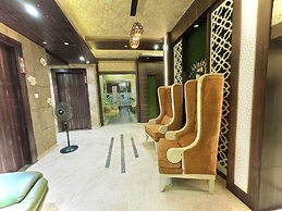 Hotel KUBER PALACE - Sea beach & Temple