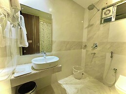 Hotel KUBER PALACE - Sea beach & Temple