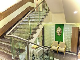 Hotel KUBER PALACE - Sea beach & Temple