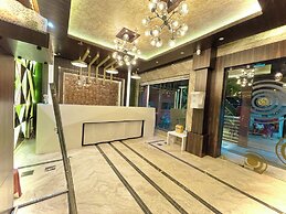 Hotel KUBER PALACE - Sea beach & Temple