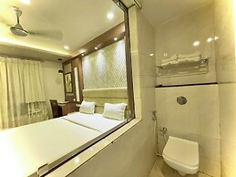 Hotel KUBER PALACE - Sea beach & Temple