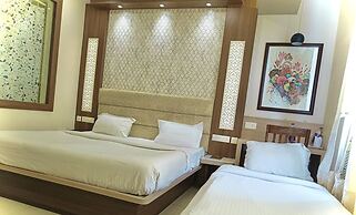 Hotel KUBER PALACE - Sea beach & Temple