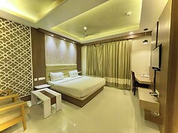 Hotel KUBER PALACE - Sea beach & Temple