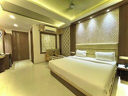 Hotel KUBER PALACE - Sea beach & Temple