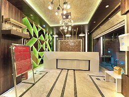 Hotel KUBER PALACE - Sea beach & Temple