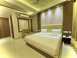 Hotel KUBER PALACE - Sea beach & Temple