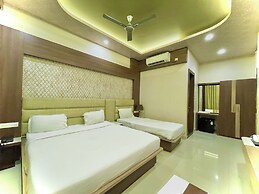 Hotel KUBER PALACE - Sea beach & Temple