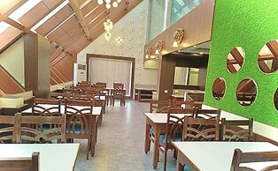 Hotel KUBER PALACE - Sea beach & Temple