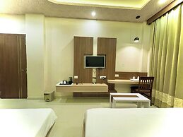 Hotel KUBER PALACE - Sea beach & Temple