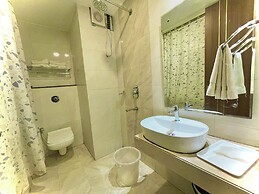 Hotel KUBER PALACE - Sea beach & Temple