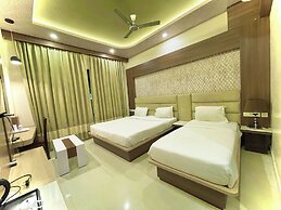 Hotel KUBER PALACE - Sea beach & Temple