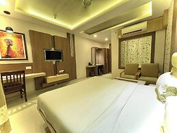 Hotel KUBER PALACE - Sea beach & Temple