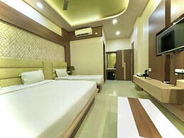 Hotel KUBER PALACE - Sea beach & Temple