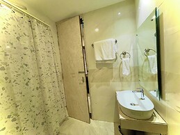 Hotel KUBER PALACE - Sea beach & Temple