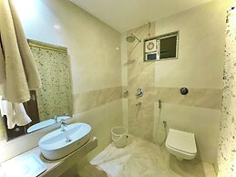 Hotel KUBER PALACE - Sea beach & Temple