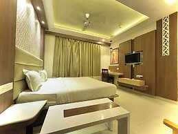 Hotel KUBER PALACE - Sea beach & Temple