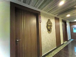 Hotel KUBER PALACE - Sea beach & Temple