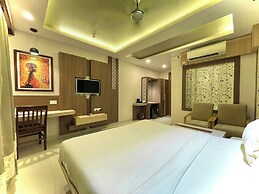 Hotel KUBER PALACE - Sea beach & Temple