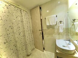 Hotel KUBER PALACE - Sea beach & Temple