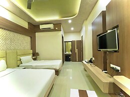 Hotel KUBER PALACE - Sea beach & Temple