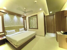 Hotel KUBER PALACE - Sea beach & Temple