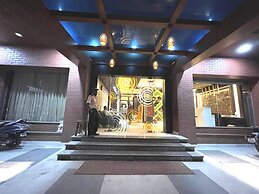 Hotel KUBER PALACE - Sea beach & Temple