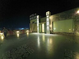 Hotel KUBER PALACE - Sea beach & Temple