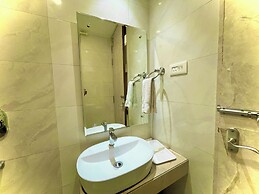 Hotel KUBER PALACE - Sea beach & Temple