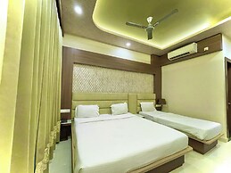 Hotel KUBER PALACE - Sea beach & Temple