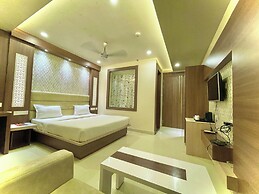 Hotel KUBER PALACE - Sea beach & Temple