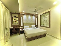 Hotel KUBER PALACE - Sea beach & Temple