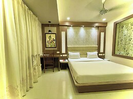 Hotel KUBER PALACE - Sea beach & Temple