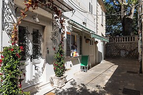 Room-seistanca Lux - Old City Entrance D