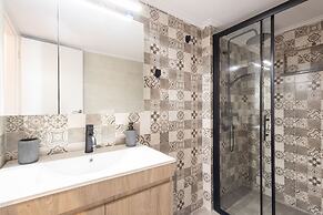 Urban Comfort 2 Bdrm Next to Metro