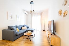 Urban Comfort 2 Bdrm Next to Metro