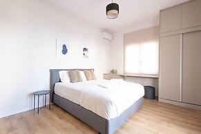 Urban Comfort 2 Bdrm Next to Metro