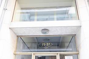 Urban Comfort 2 Bdrm Next to Metro