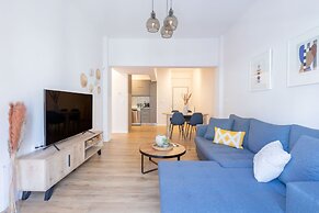 Urban Comfort 2 Bdrm Next to Metro