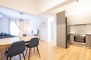 Urban Comfort 2 Bdrm Next to Metro