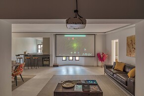 Alimos Luxury 3Bd w Outdoor Jacuzzi