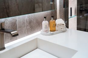 Alimos Luxury 3Bd w Outdoor Jacuzzi