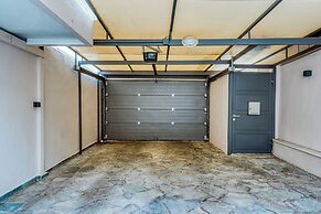 Alimos Luxury 3Bd w Outdoor Jacuzzi