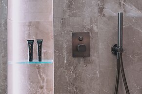 Alimos Luxury 3Bd w Outdoor Jacuzzi