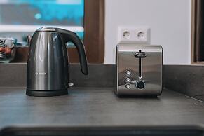 Alimos Luxury 3Bd w Outdoor Jacuzzi