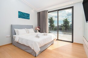 Alimos Luxury 3Bd w Outdoor Jacuzzi