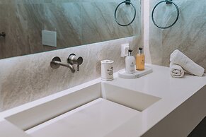 Alimos Luxury 3Bd w Outdoor Jacuzzi