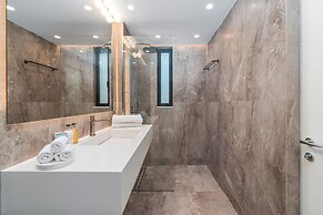 Alimos Luxury 3Bd w Outdoor Jacuzzi