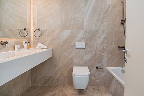 Alimos Luxury 3Bd w Outdoor Jacuzzi