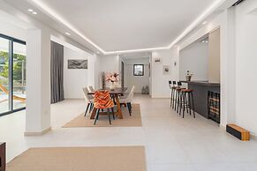 Alimos Luxury 3Bd w Outdoor Jacuzzi